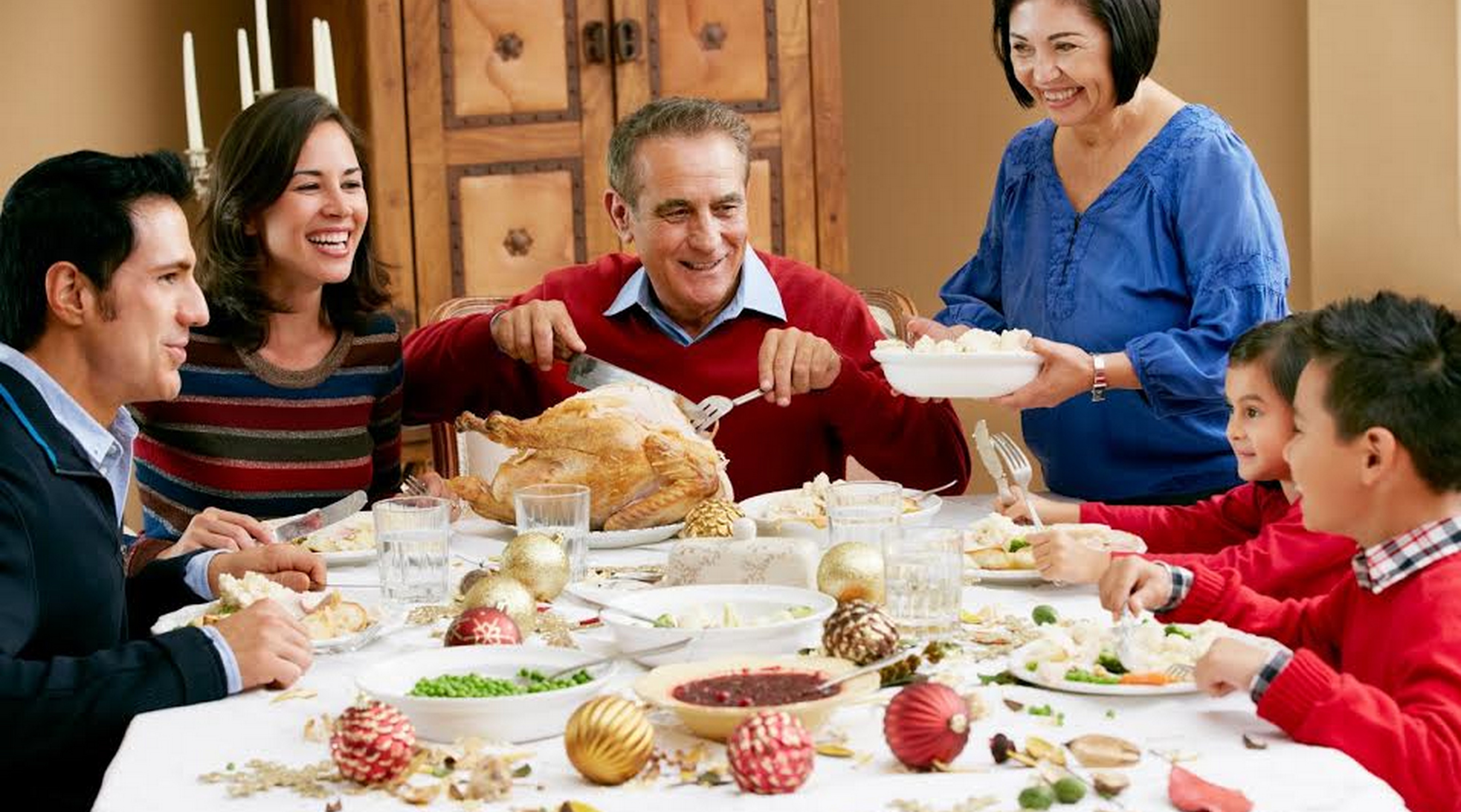 Consejos para alimentarse de manera correcta en las celebraciones de fin de año