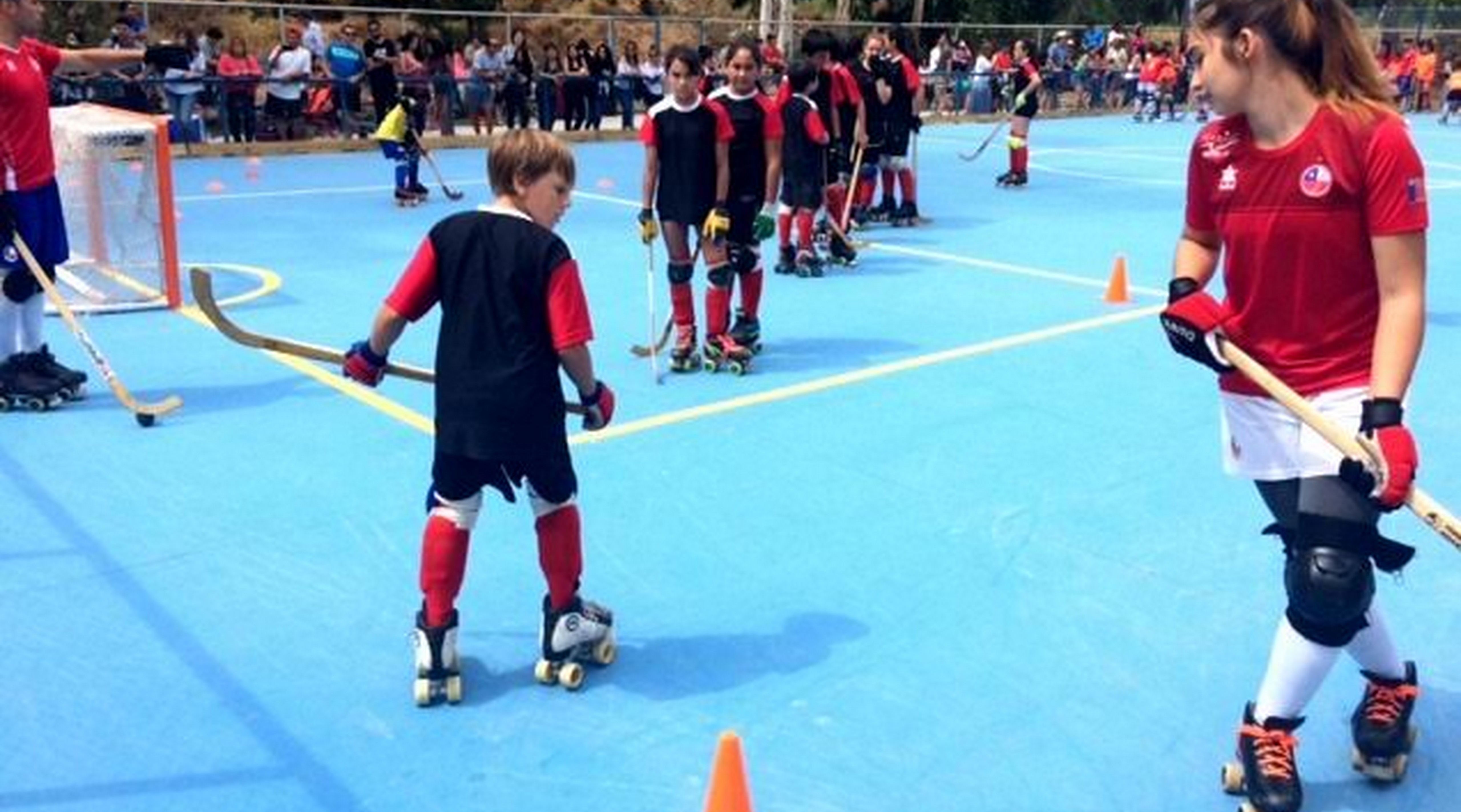 Las “Marcianitas” dieron el vamos en la remozada cancha de hockey patín de Machalí