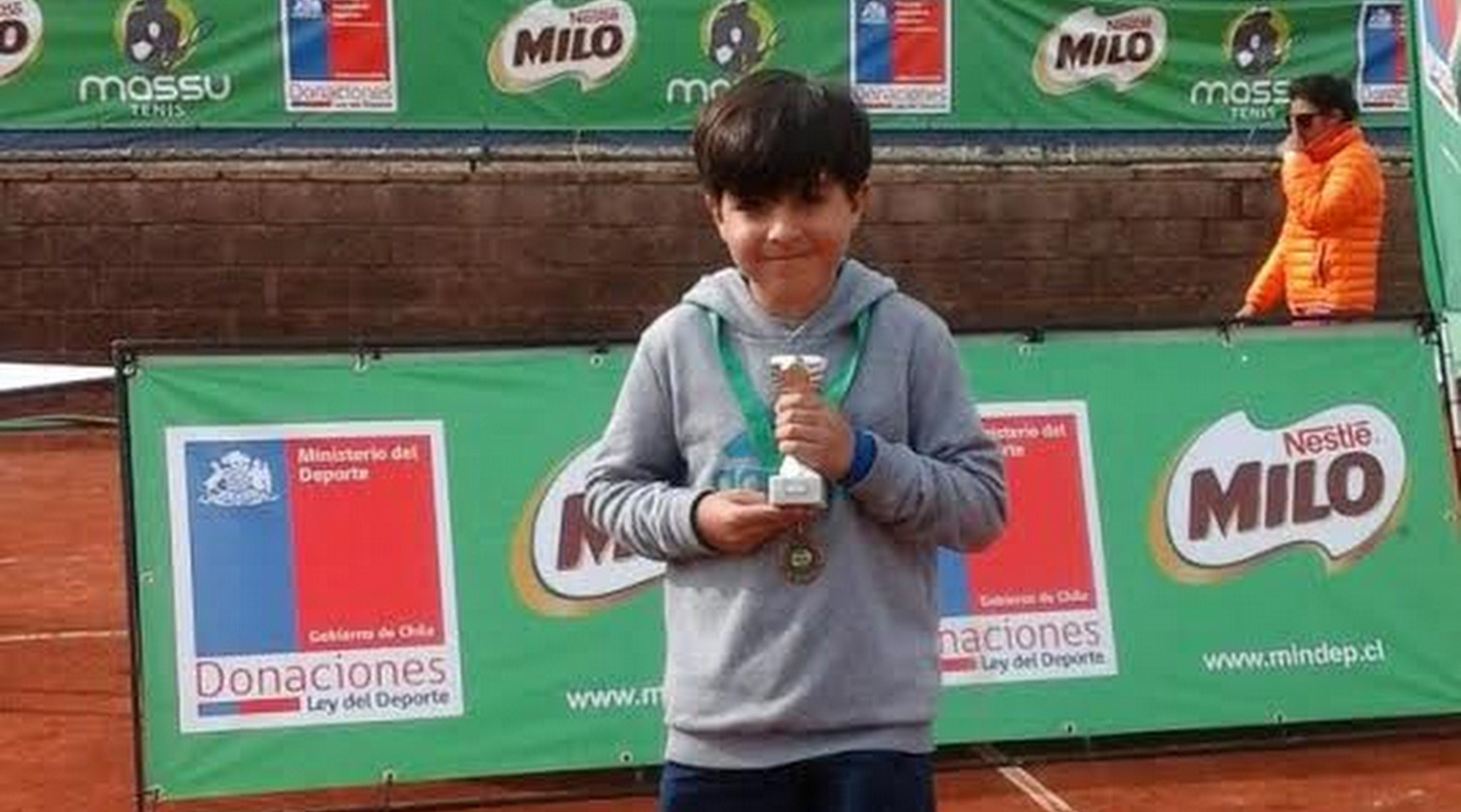Pequeño tenista machalino logra el subcampeonato en circuito organizado por Nicolás Massú