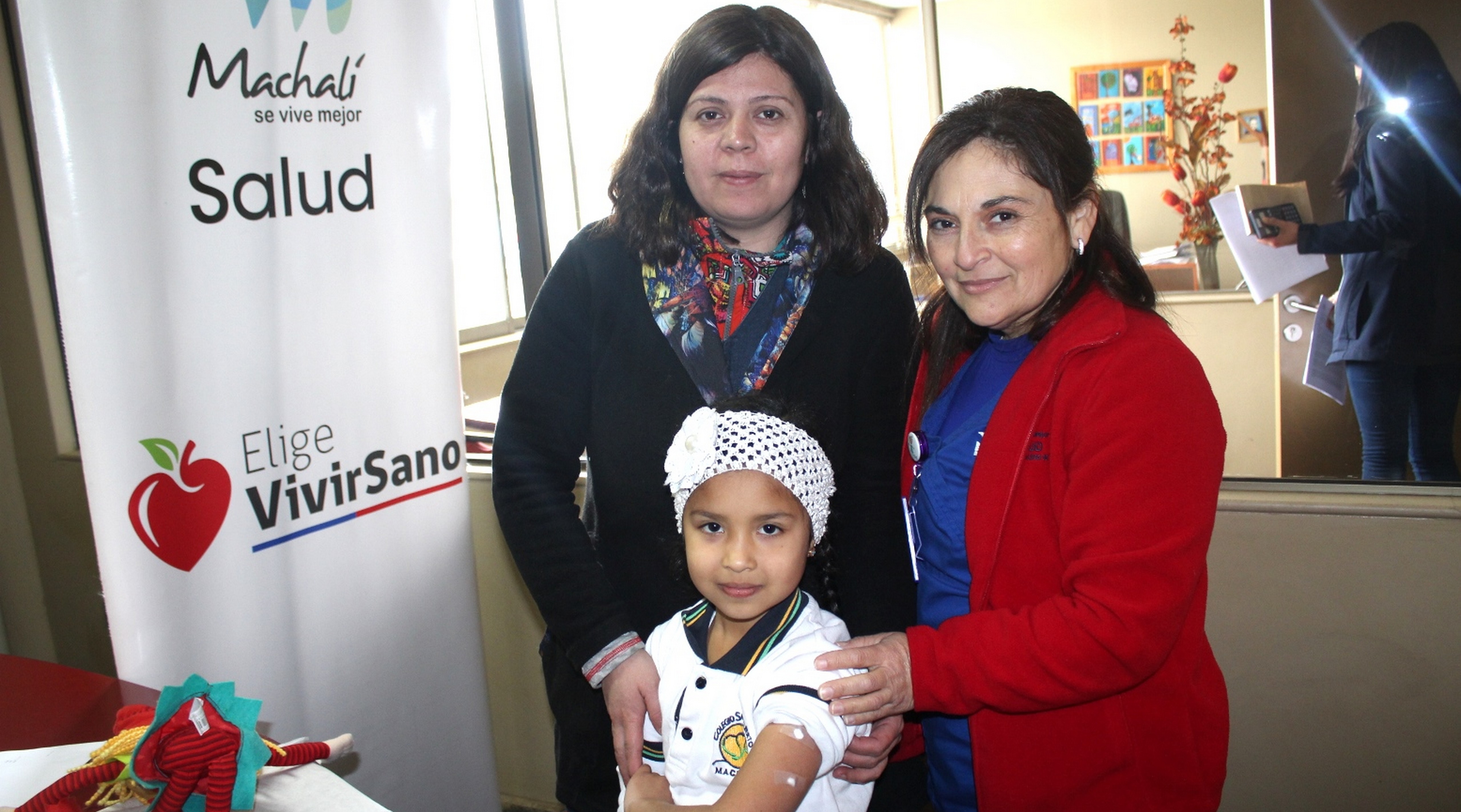 Salud Machalí comenzó la vacunación escolar 2017