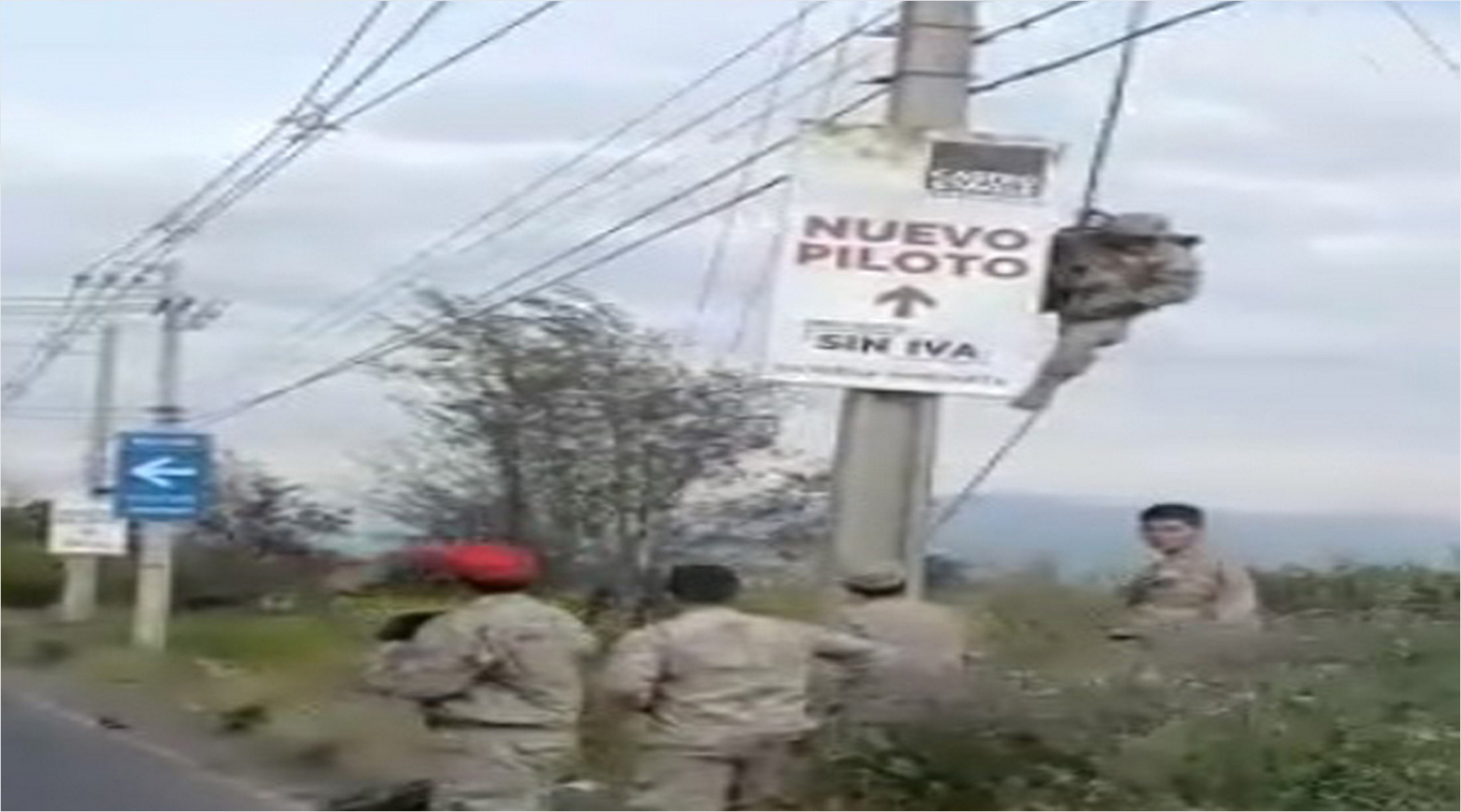 Paracaidistas quedan colgando del tendido eléctrico en Machalí