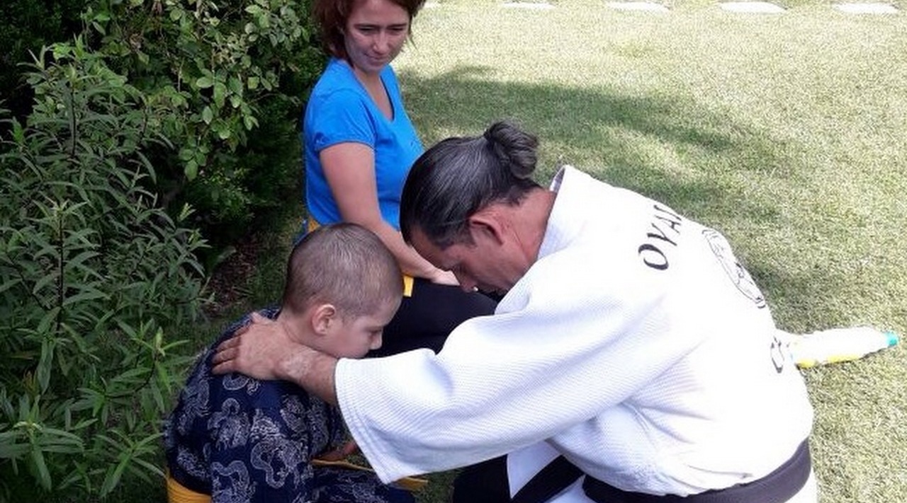 Emotiva graduación de niño con cáncer de Kenpo Karate Machalí