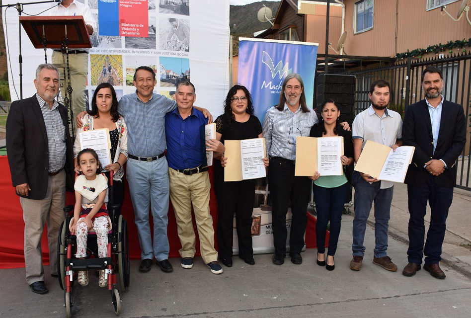 390 familias de Machalí reciben las escrituras de sus viviendas