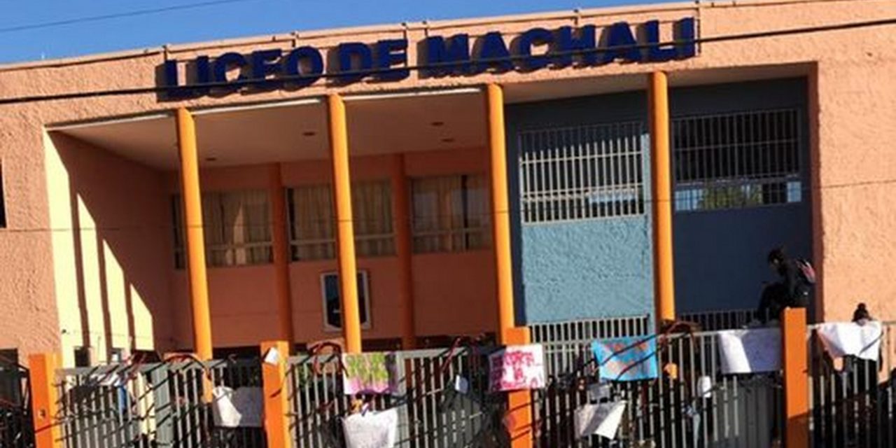 Estudiantes se toman el Liceo de Machalí
