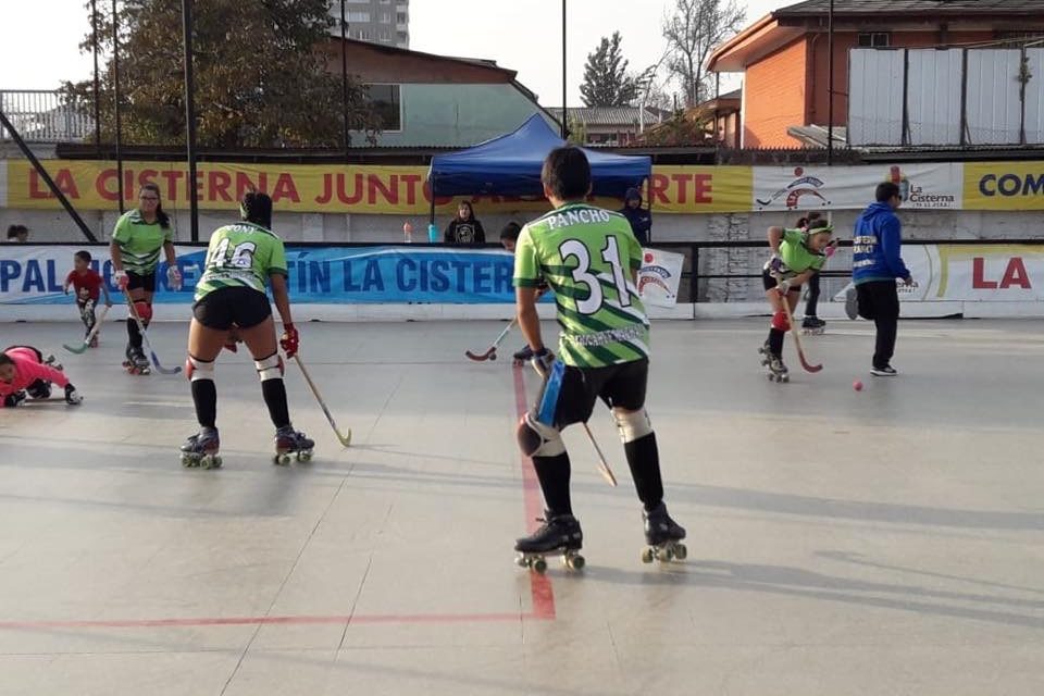 Hockey machalino ya juega en las grandes ligas