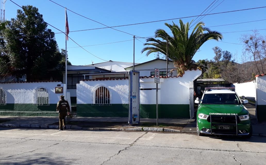 Carabineros detiene a tres sujetos por robo de jeep en Machalí