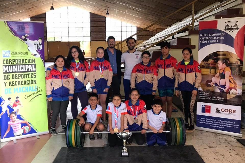 Machalinas son campeonas nacionales en Halterofilia