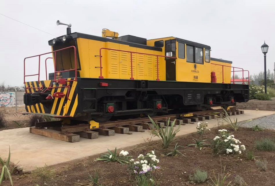 Inauguran locomotora en la entrada de Machalí