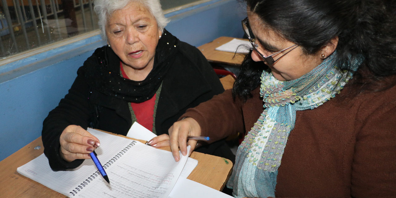 A los 76 años machalina termina su educación media