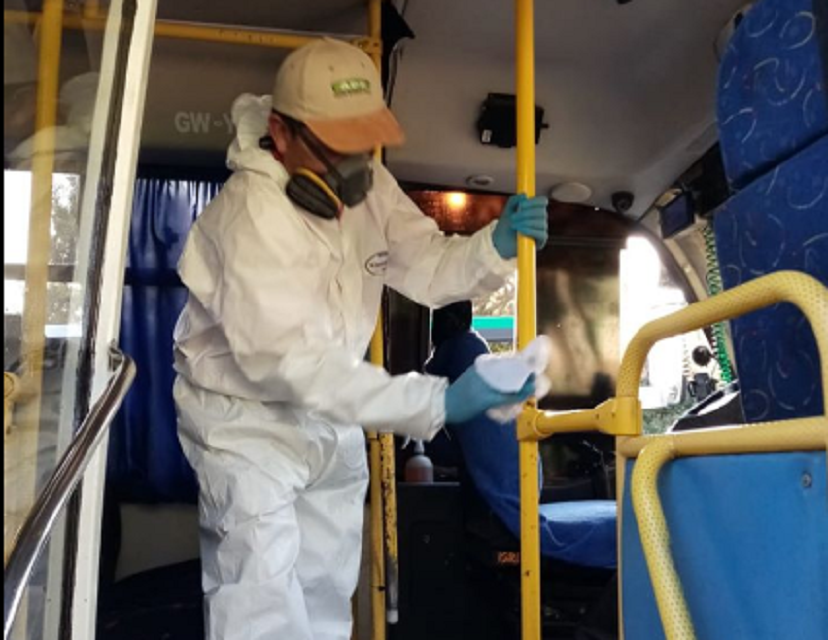 Sanitizan micros de Machalí para evitar contagios por coronavirus