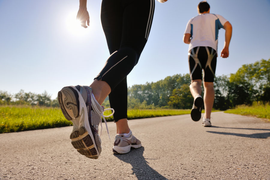 ¿Es aconsejable o beneficioso salir a trotar, andar en bicicleta o caminar durante la emergencia sanitaria?