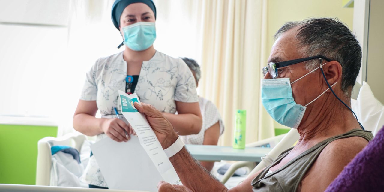 Campaña solidaria del Hospital Regional permite a pacientes recibir cartas de apoyo emocional