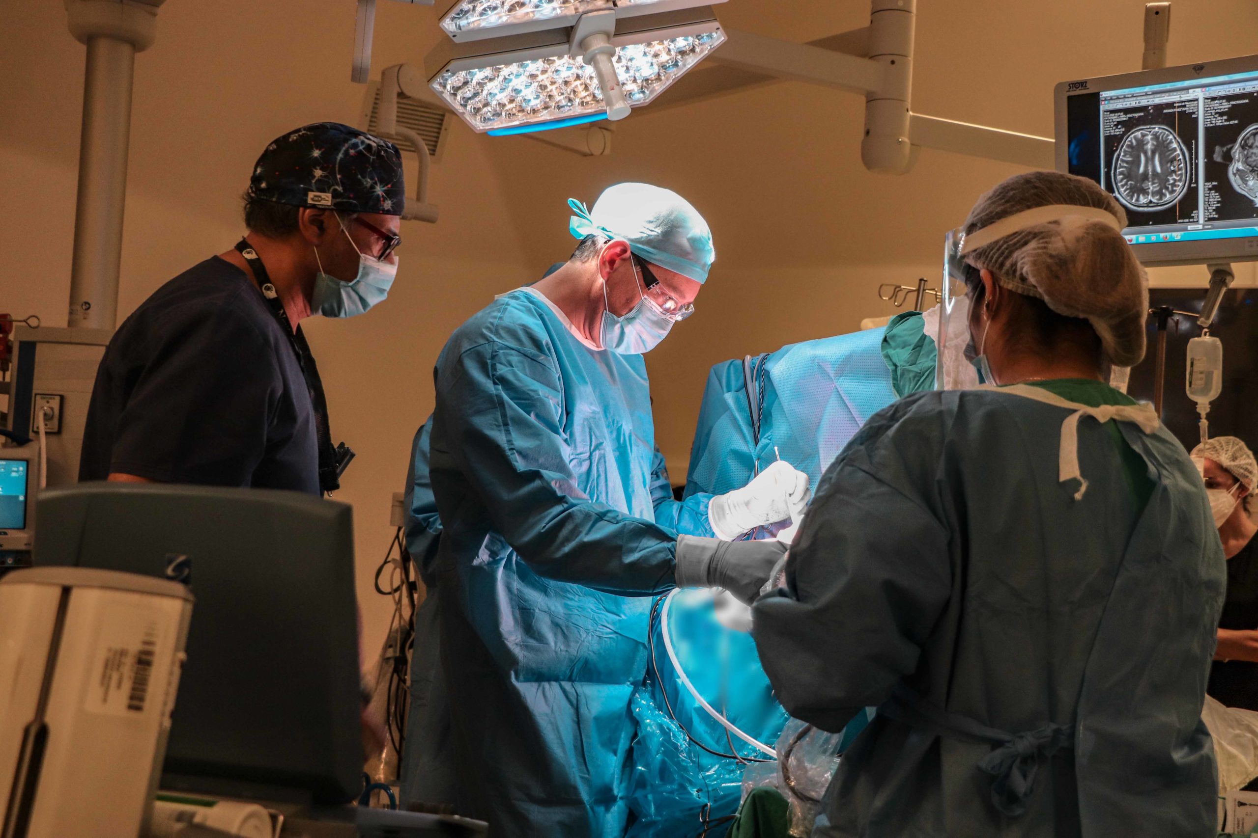Hospital Regional realiza con éxito su segunda operación cerebral con paciente despierto
