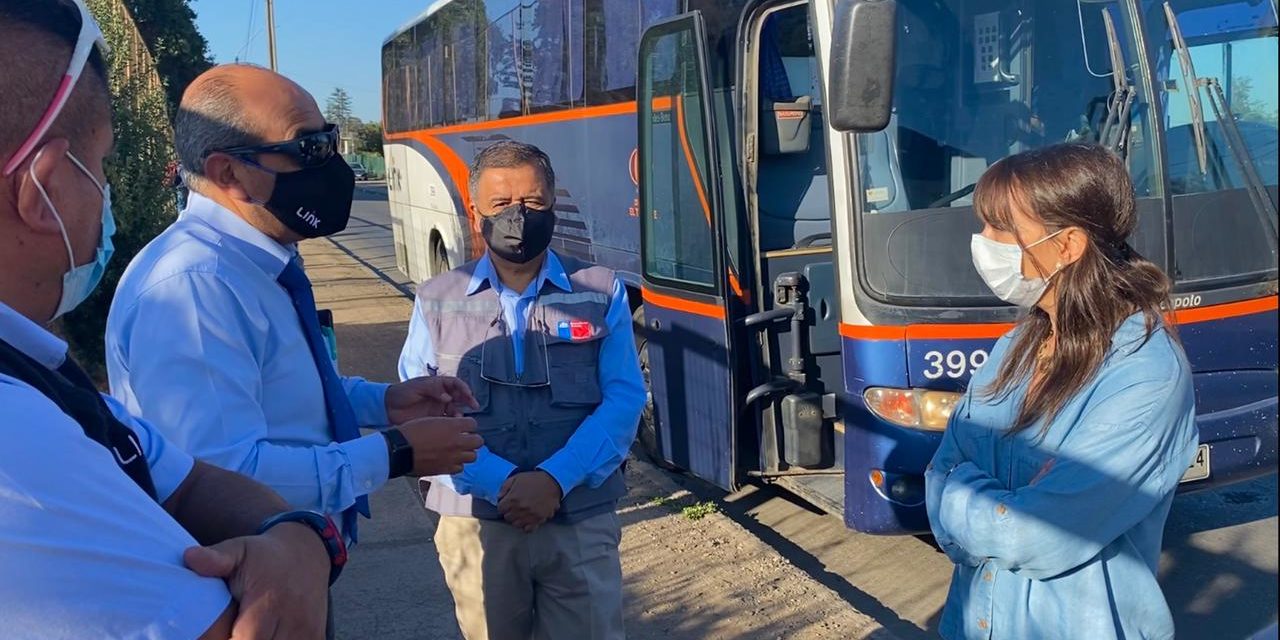 Autoridades fiscalizan protocolos en buses de trabajadores contratistas de El Teniente