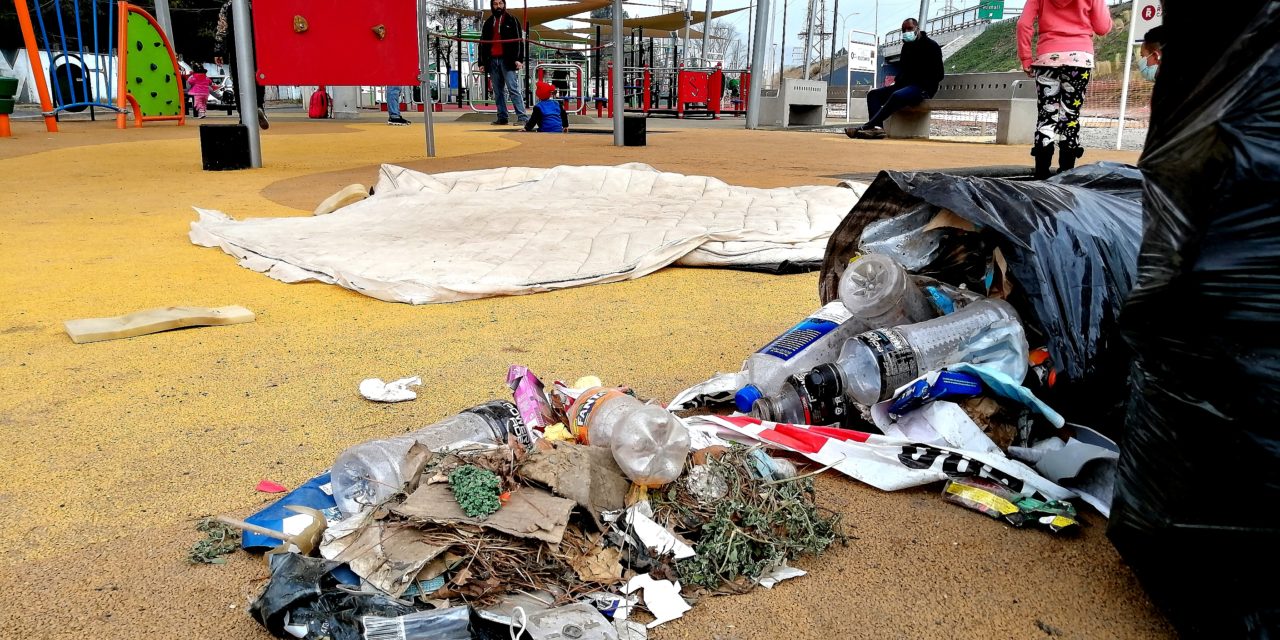 Plaza “Elige Vivir Sano” sufre con la falta de cuidados