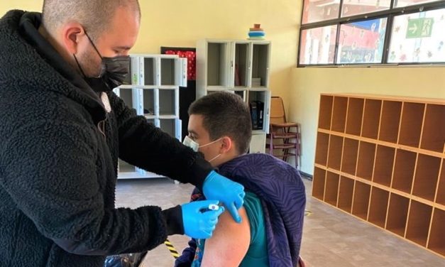 Más de 2 mil estudiantes machalinos fueron inoculados en campaña de vacunación escolar 2021