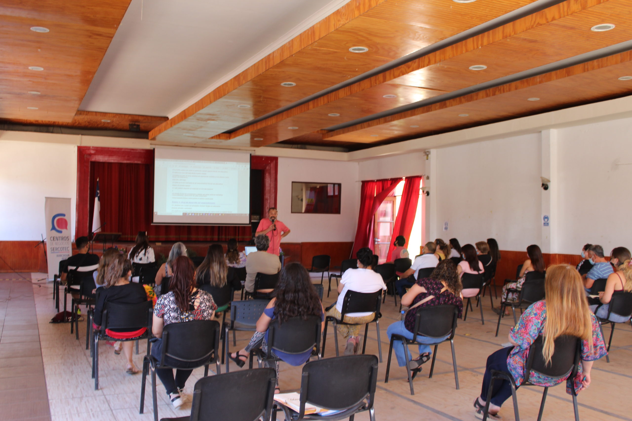 Emprendedores de Machalí aprendieron de forma gratuita cómo postular a Capital Semilla y Abeja de Sercotec