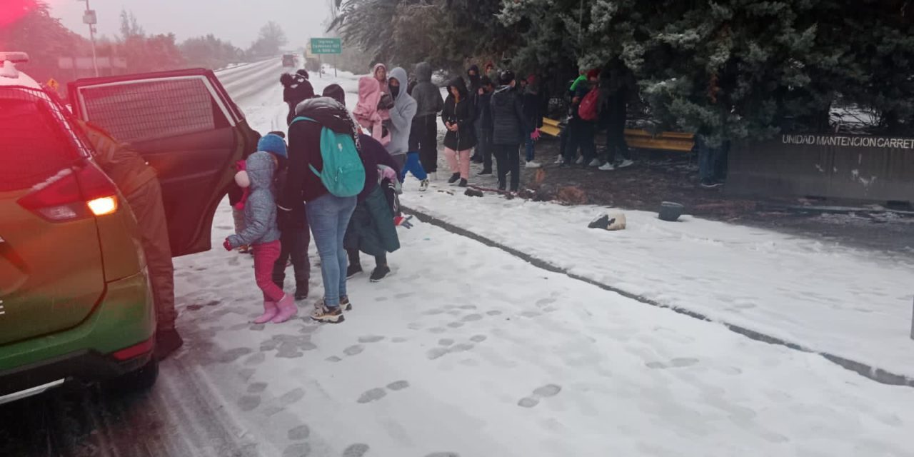 Rescatan a familia que subió a la nieve en Coya