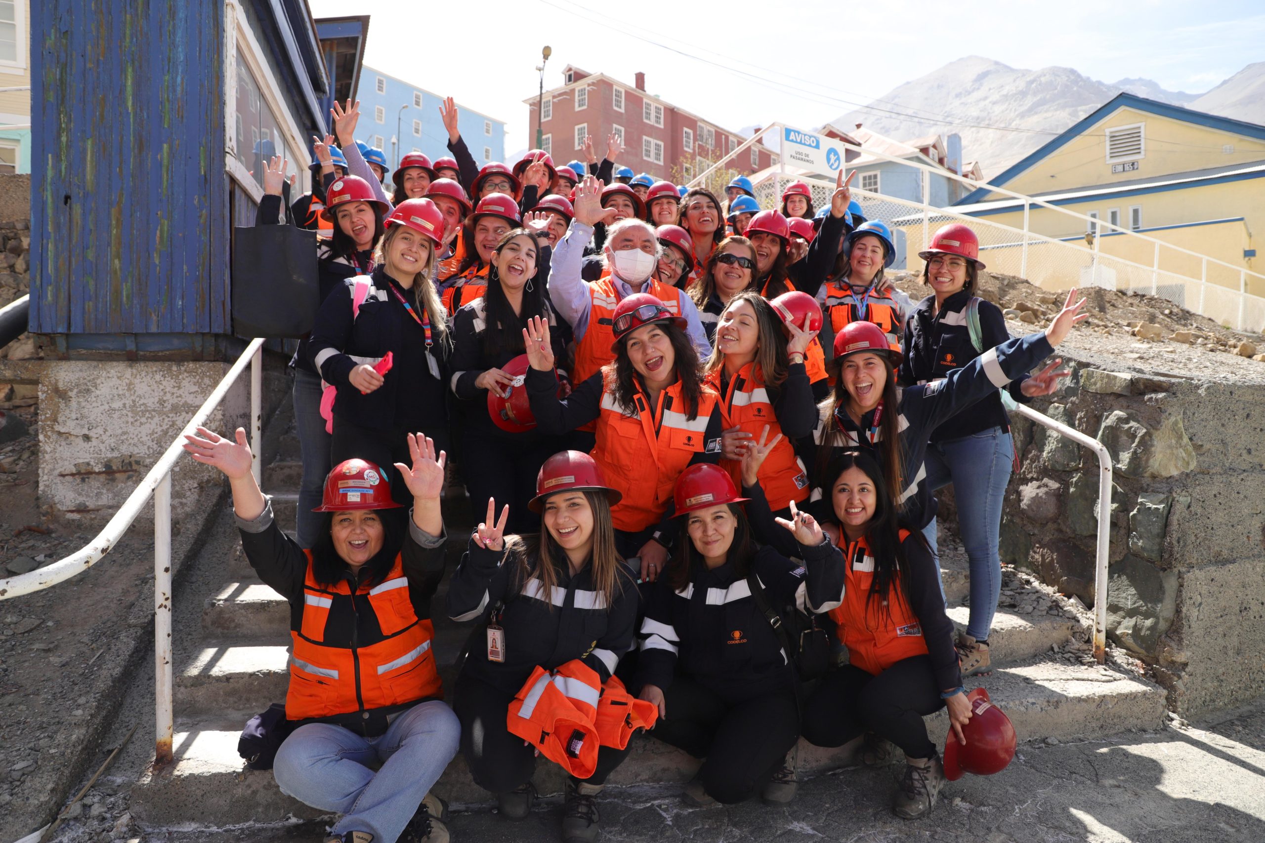 52 mujeres se incorporan a dotación de El Teniente