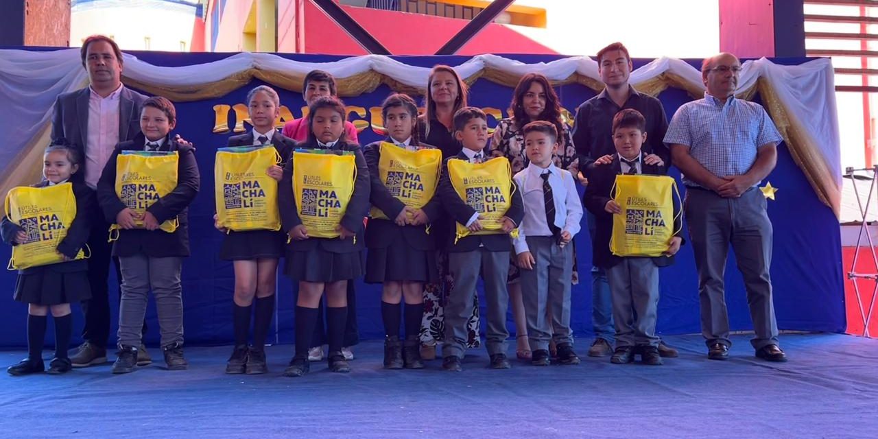 <strong>Machalí inicia el Año Escolar entregando set de útiles escolares y con proyectores inteligentes y aires acondicionados en todas sus salas de clases</strong>