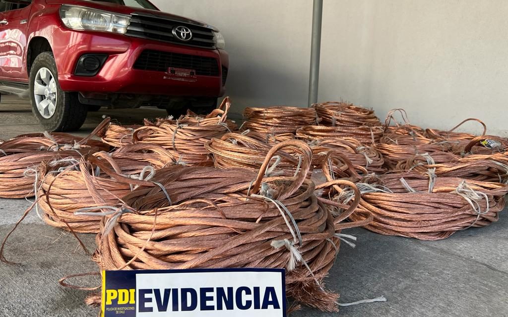 Detienen a sujeto que transportaba cables de cobre robados en El Teniente