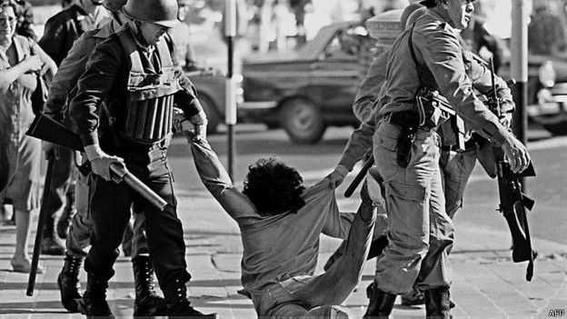 Condenan al fisco a pagar indemnización a dirigente poblacional torturado en Machali en 1973